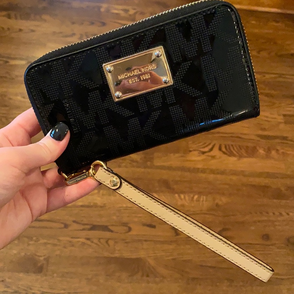 Michael Kors wristlet